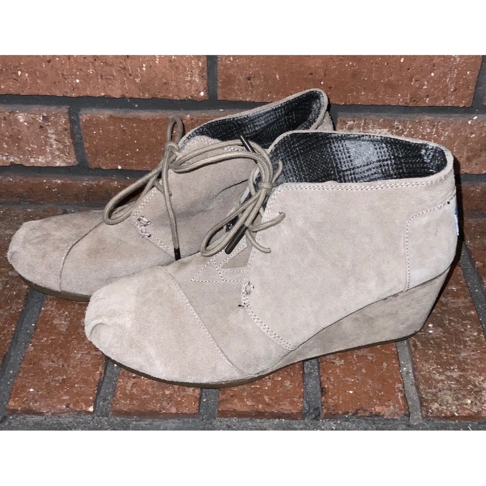 TOMS Desert Wedge Taupe Suede Lace Up Ankle Booties Womens Beige Chukka Boot 8M